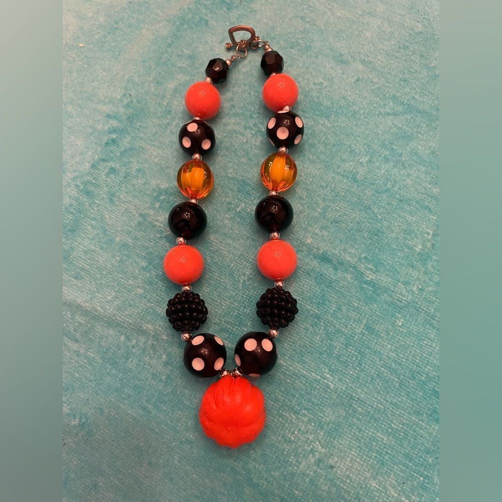 ‎HALLOWEEN NECKLACE